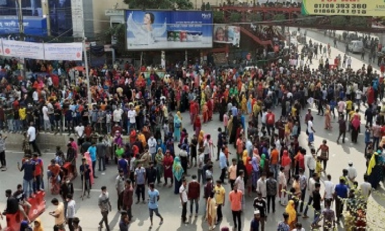 মিরপুরে আজও পোশাক শ্রমিকদের বিক্ষোভ