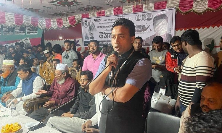 ​  লক্ষ্মীপুরে মেয়র প্রার্থীর প্রচারণায় যুবলীগ নেতারা