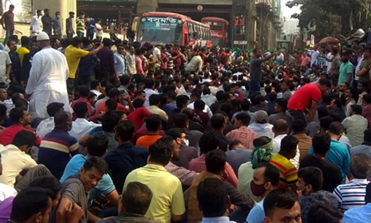 খালেদা জিয়ার বিদেশে চিকিৎসার দাবিতে যুবদলের বিক্ষোভ