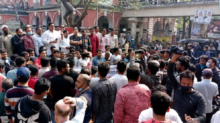 ফরিদপুরে খালেদা জিয়ার উন্নত চিকিৎসার দাবিতে যুবদলের বিক্ষোভ সমাবেশে পুলিশের বাধা