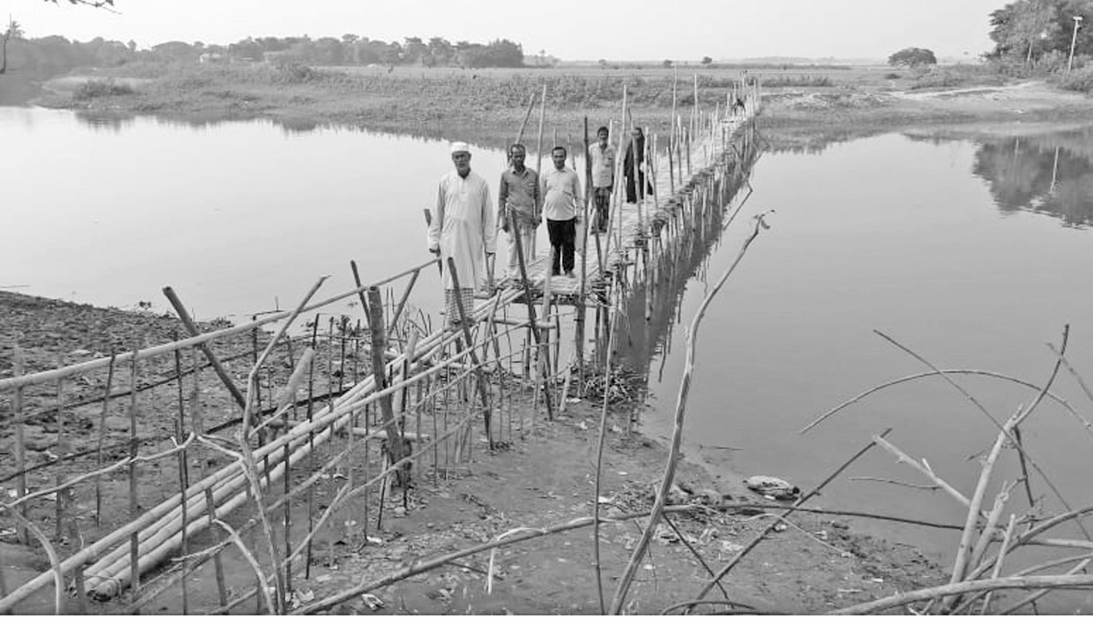 জামালগঞ্জে ৫ গ্রামের মানুষের ভরসা বাঁশের সাঁকো