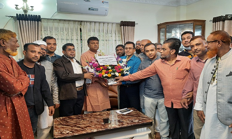 ​  লক্ষ্মীপুর পৌর এসোসিয়েশনের পক্ষে নতুন মেয়র মাসু্মকে শুভেচ্ছা