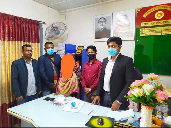 ​শ্যামনগরে ধর্ষণের শিকার মানসিক প্রতিবন্ধী কন্যাকে সহায়তা