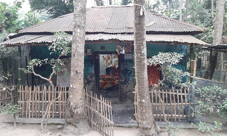 পাবনার চাটমোহরে মন্দির থেকে শিবলিঙ্গসহ ২৯টি শিলা পাথর চুরি