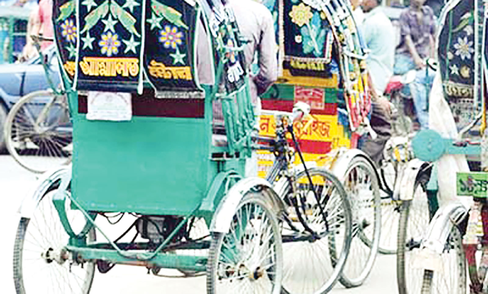 তবুও রাস্তা দাপাচ্ছে ব্যাটারি চালিত রিকশা
