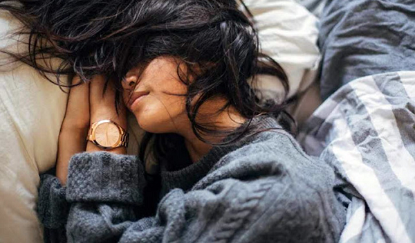 ​সোয়েটার পরে ঘুমালে যত স্বাস্থ্যঝুঁকি