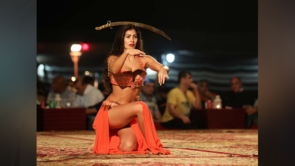 ​শিক্ষিকার বেলি ড্যান্সের ভিডিও ভাইরাল, মিশরে বিতর্কের ঝড়