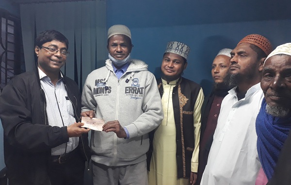 লাকসামের শ্রীয়াংয়ে মসজিদ নির্মাণে আর্থিক অনুদানের চেক হস্তান্তর