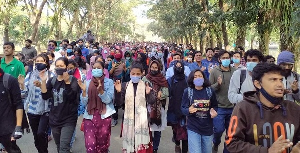​​​​​​​উপাচার্যের পদত্যাগের দাবিতে কঠোর আন্দোলনে শাবি শিক্ষার্থীরা