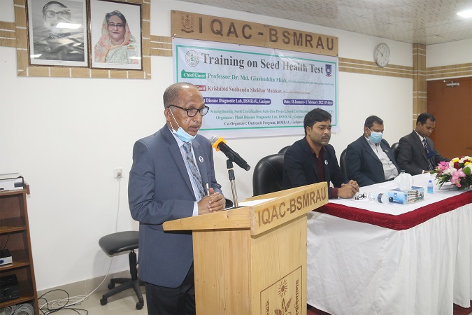 বশেমুরকৃবি : বীজের স্বাস্থ্য পরীক্ষা শীর্ষক প্রশিক্ষণ উদ্বোধন