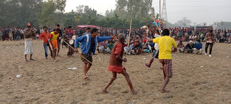 ​​​​​​​মান্দায় গ্রামীণ ঐতিহ্যবাহী লাঠিখেলা অনুষ্ঠিত