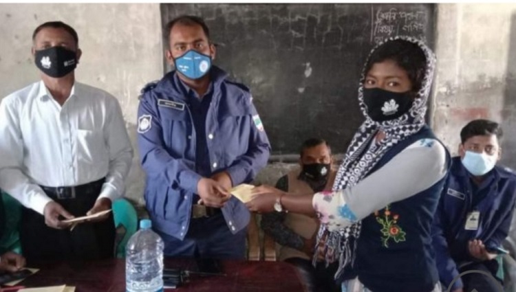 ​​​​​​​পাইকগাছায় মেধাবী শিক্ষার্থীদের মাঝে বৃত্তি প্রদান