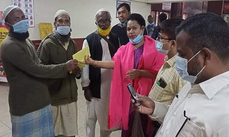 ইক্ষ্যংছড়িতে সড়ক দুর্ঘটনায় হতাহতের পাশে  ইউএনও