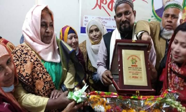 ​​​​​​​পার্বতীপুরে ফ্রেন্ডস গ্রুপের পক্ষ ইউপি চেয়ারম্যানকে সংর্বধনা