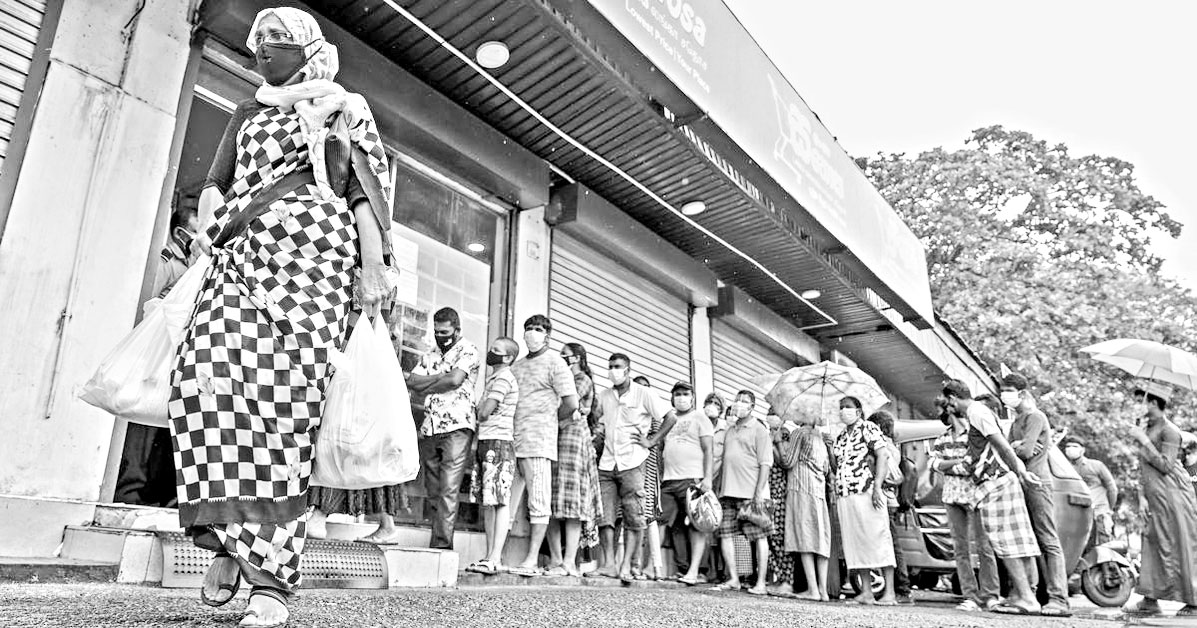 আর্থিক ও মানবিক সংকটের মুখে শ্রীলংকা
