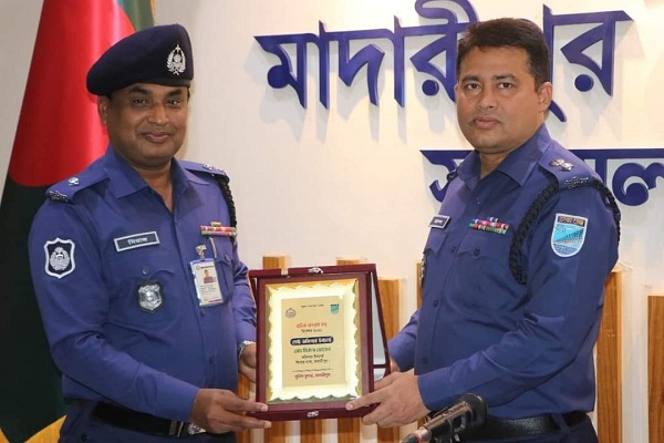 ​​​​​​​টানা পঞ্চমবারের মতো শ্রেষ্ঠ ওসি শিবচর থানার মিরাজ হোসেন