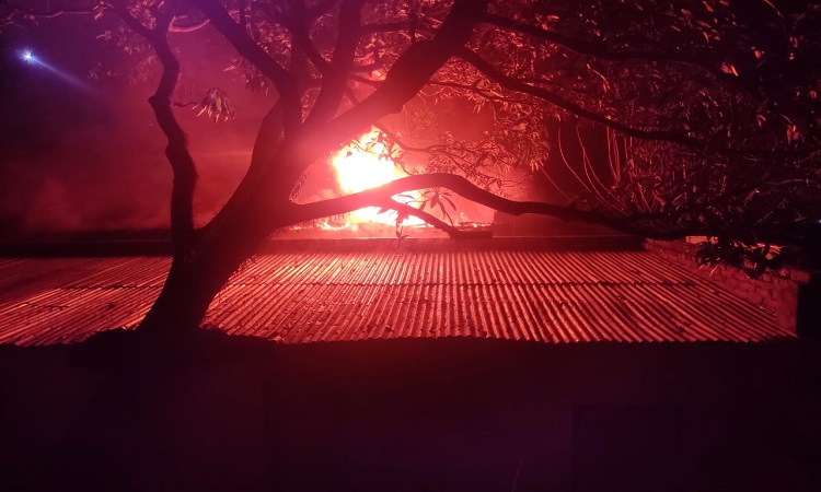 কালীগঞ্জে বস্তার গোডাউনে আগুন, পাঁচ লক্ষাধিক টাকার ক্ষতি