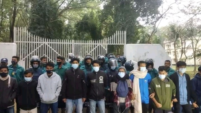 শাবি উপাচার্য ফরিদ উদ্দিন আহমেদকে অবরুদ্ধ করার ইঙ্গিত শিক্ষার্থীদের