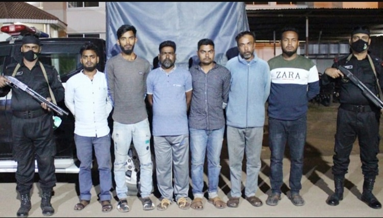 টঙ্গিবাড়ীতে চাঁদাবাজি করার সময় গ্রেফতার ৬