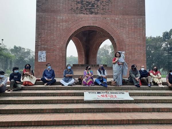 ​​​​​​​শাবিপ্রবির শিক্ষার্থীদের আন্দোলনের সমর্থনে জাবি শিক্ষকদের অবস্থান