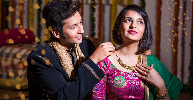​​​​​​​সঙ্গীকে উপহার দেওয়া যে কারণে জরুরি