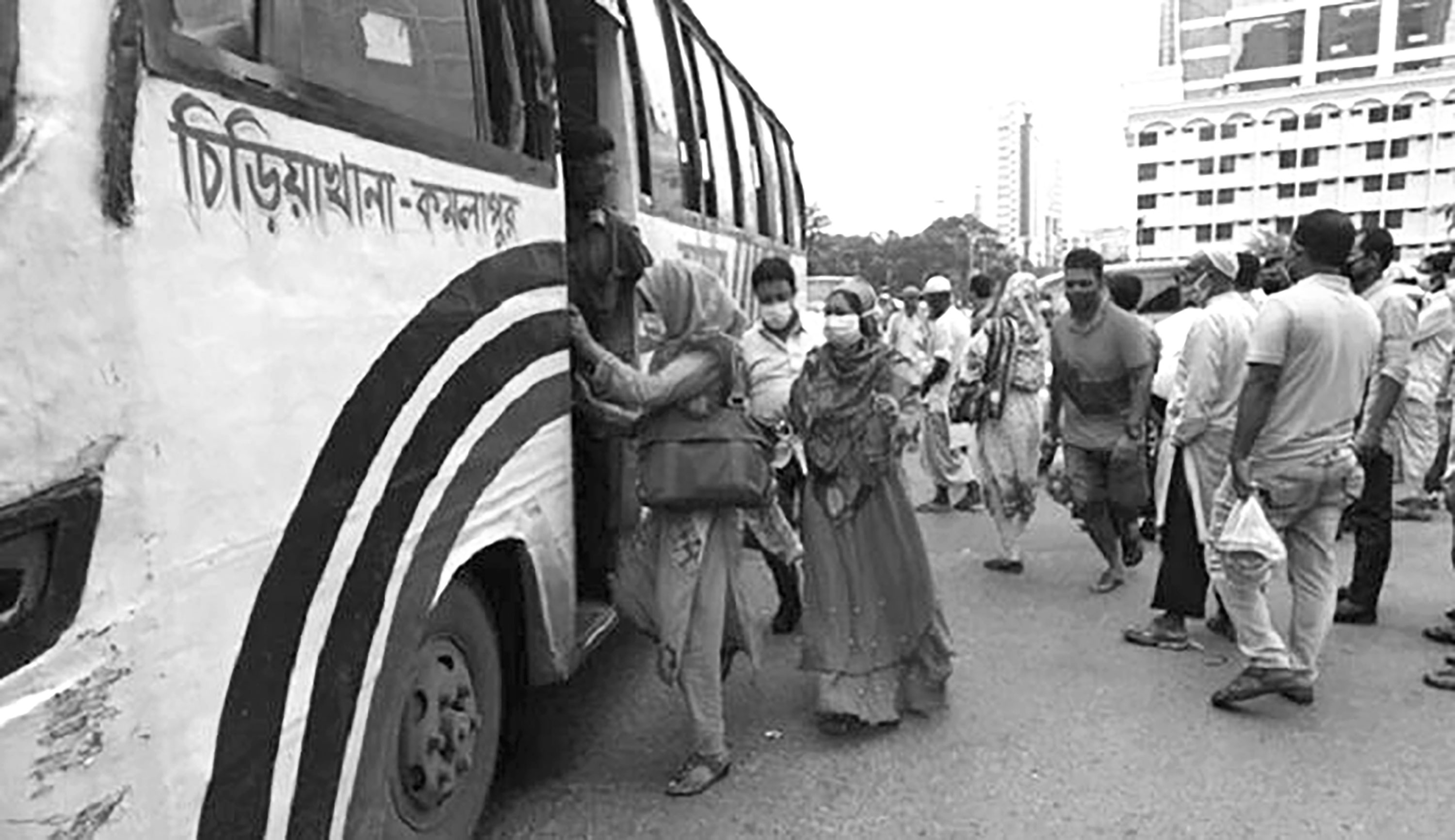 গণপরিবহণে অতিরিক্ত ভাড়া আদায় বন্ধে আদালতের নির্দেশনা বাস্তবায়ন হোক