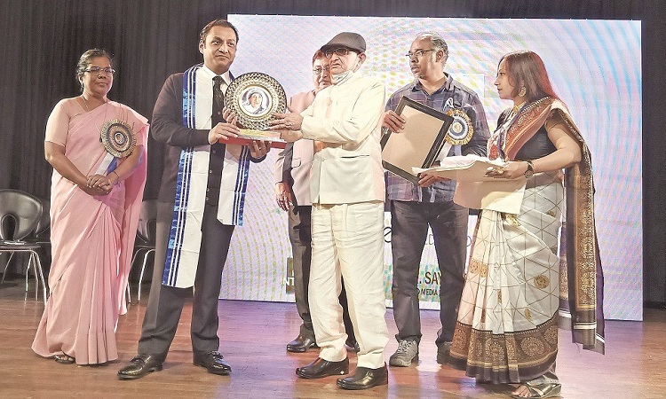 আন্তর্জাতিক মাদার তেরেসা অ্যাওয়ার্ডে ভূষিত সায়েম সোবহান আনভীর
