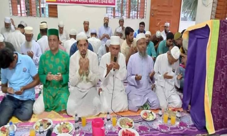 বরুড়া সুন্নিয়া কামিল মাদ্রাসায় ইফতার মাহফিল অনুষ্ঠিত