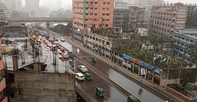 রাজধানীতে তুমুল ঝড়-বৃষ্টি, চরম দুর্ভোগ