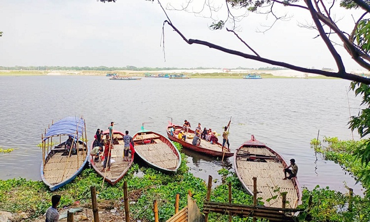 কচুরিপানার অজুহাতে খেয়াঘাটের ভাড়া বৃদ্ধি!