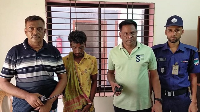​​​​​​​গাংনীতে ফেনসিডিলসহ পাচারকারী আটক