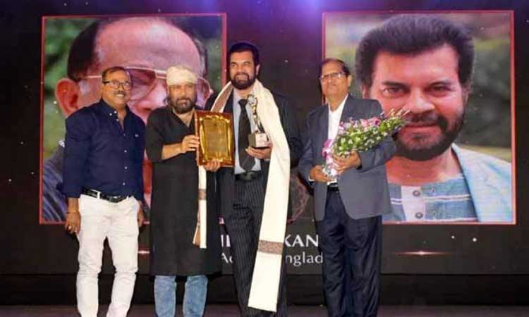 ভারতে নায়করাজ সম্মাননা পেলেন কাঞ্চন