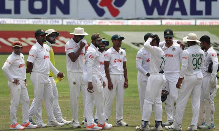 ম্যাথিউস-চান্দিমালের ব‍্যাটে লিডের দুয়ারে শ্রীলঙ্কা