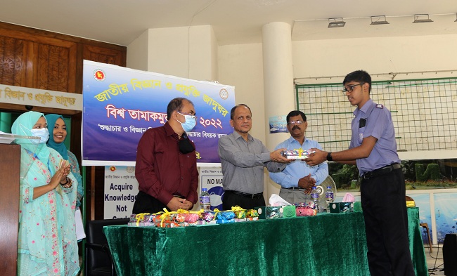 ধূমপানমুক্ত থাকার শপথ শিক্ষার্থীদের