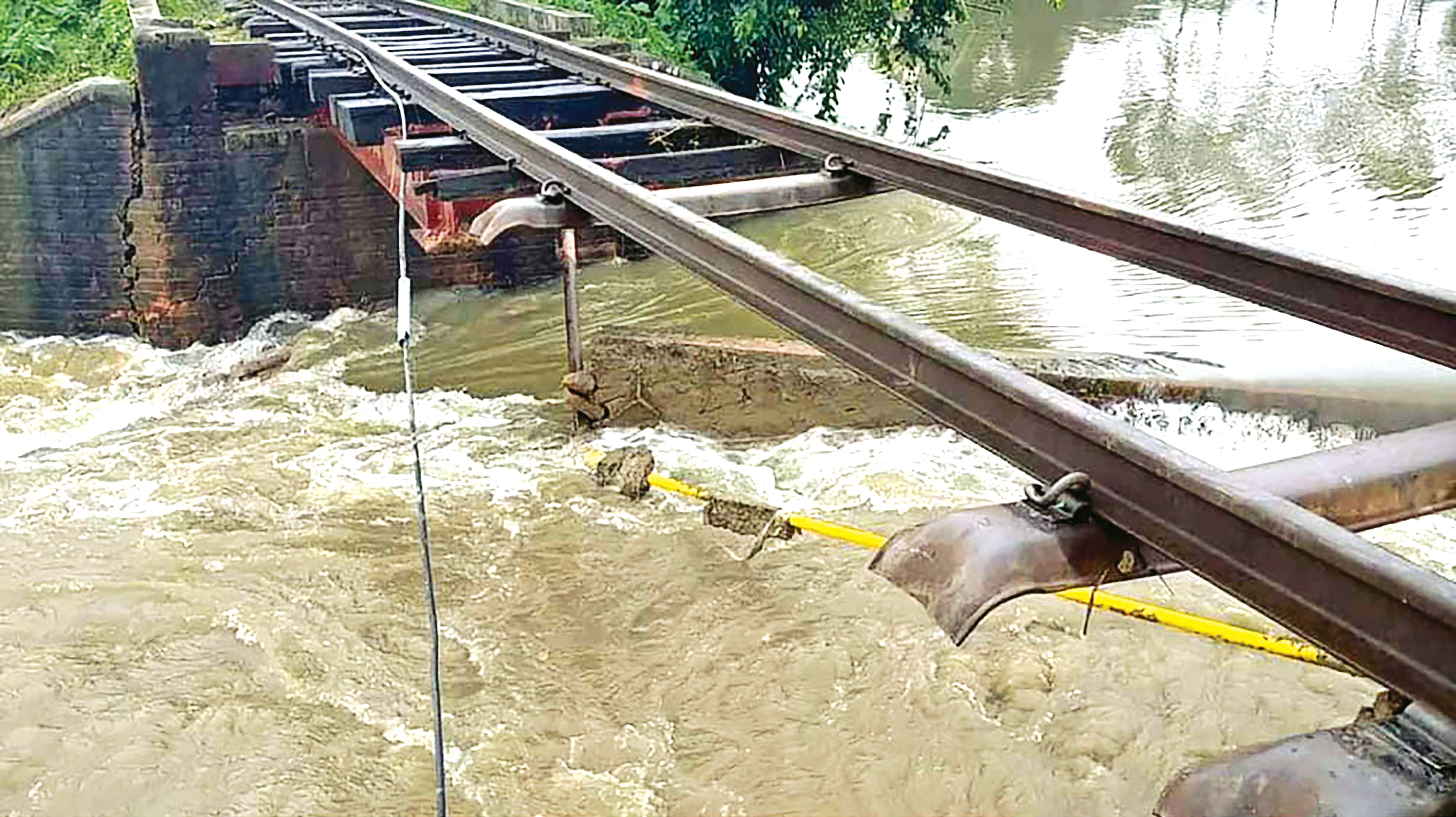 ভয়াল বন্যায় দুর্ভোগের কান্না