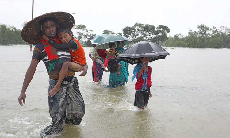 বন্যায় স্বাস্থ্য বিপর্যয়ের শঙ্কা