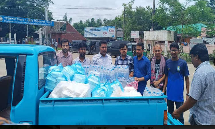 ​​​​​​​বন্যার্তদের ত্রাণ বিতরণ করলো শাবি ছাত্রলীগ