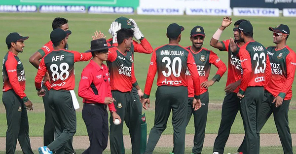 টি-টোয়েন্টি স্পেশালিস্টদের নিয়ে দেশ ছাড়লেন মাহমুদউল্লাহ