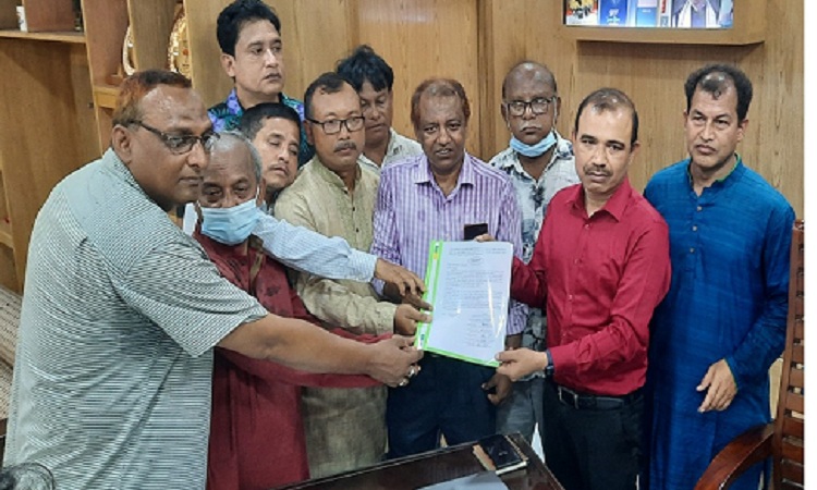 শিক্ষক হত্যা প্রতিবাদে নীলফামারীতে মানববন্ধন
