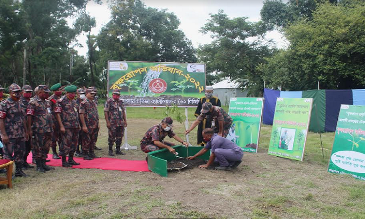 হাতীবান্ধা ৬১ বিজিবির উদ্যোগে ১৯শ’ গাছের চারা রোপন