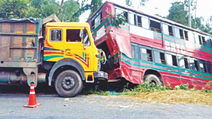 জুলাই মাসে সড়কে প্রাণ গেছে ৭৩৯ জনের 
