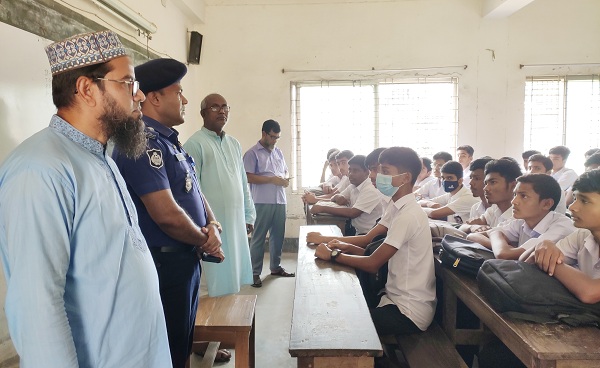 ভূঞাপুরে ওসির কিশোরগ্যাং ও মাদকরোধে গণসচেতনা
