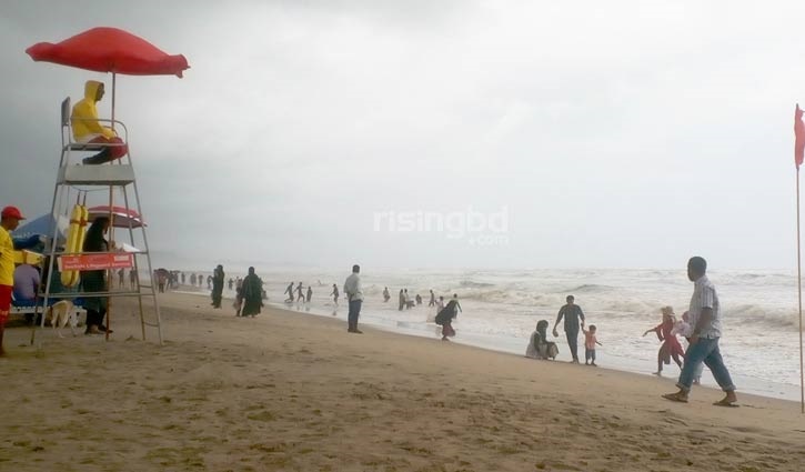 উত্তাল সৈকত, পর্যটকদের সতর্ক করছে প্রশাসন