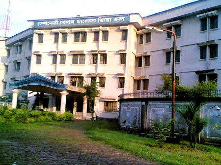 চবির আবাসিক হলে ৪ ছাত্রীর মারামারি