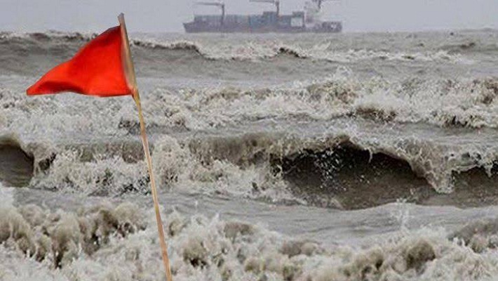 সাগরে নিম্নচাপ, বন্দরগুলোতে ৩  নম্বর সতর্কতা