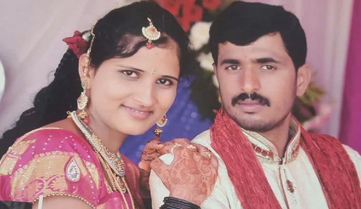 আদালত প্রাঙ্গণে স্ত্রীকে গলা কেটে হত্যা করলেন স্বামী