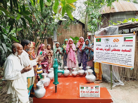 বোয়ালমারীতে রাগীব-দিয়ান ফাউন্ডেশনের নলকূপ পেল দরিদ্ররা 