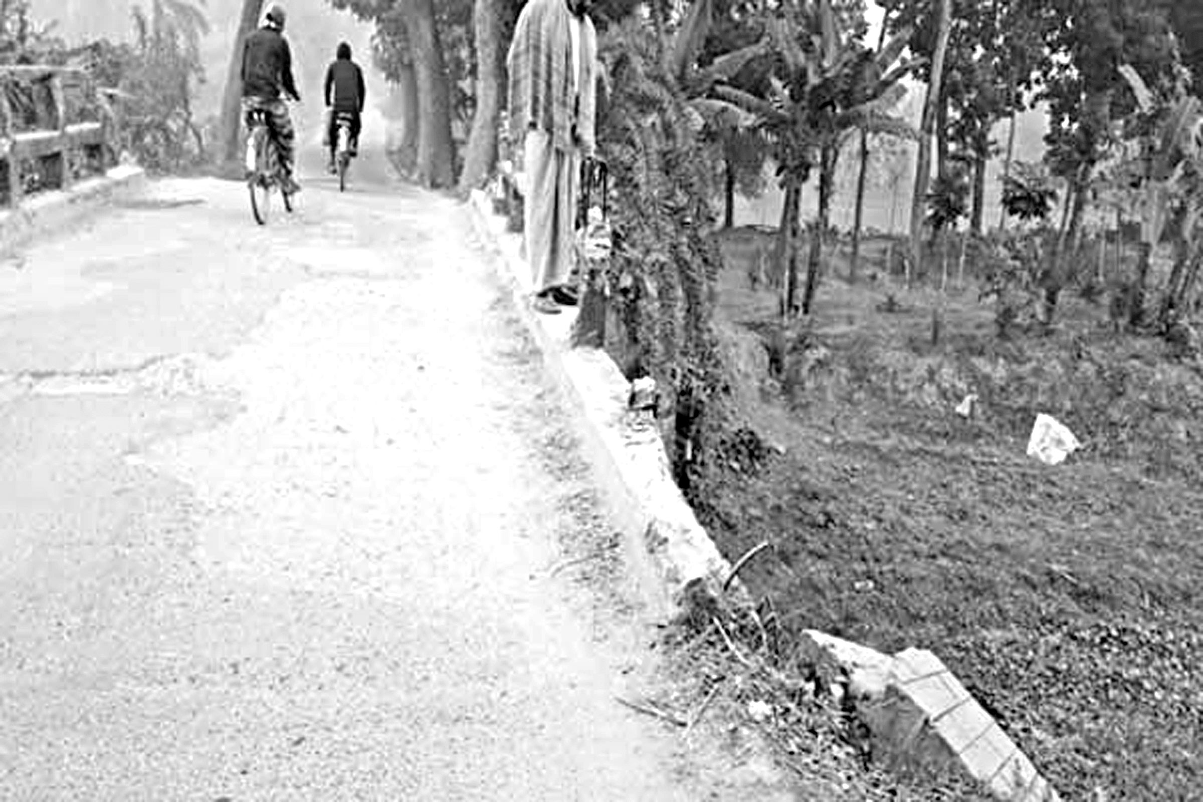কলারোয়ার হঠাৎগঞ্জের ভগ্নদশা ব্রিজে দীর্ঘদিনের দুর্ভোগ
