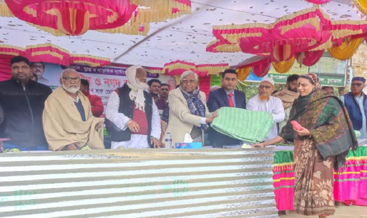 চুয়াডাঙ্গায় প্রাকৃতিক দুর্যোগে ক্ষতিগ্রস্থদের মাঝে ঢেউটিন বিতরণ