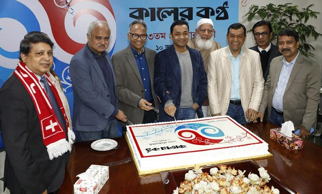 কেক কেটে কালের কণ্ঠ’র প্রতিষ্ঠাবার্ষীকি উদযাপন শুরু  